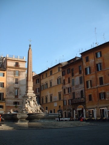 Pantheon Piazza.